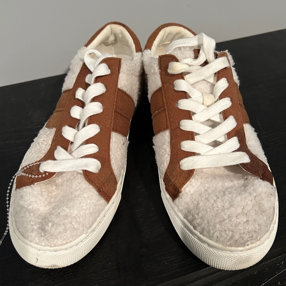 J Crew Striped White Sherpa Road Trip Sneakers Womens Size 7. Style BJ272